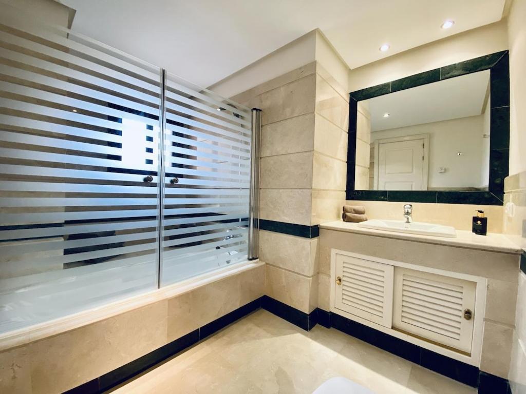 Beautiful 5 * Penthouse Very Near The Beach Марбеля Екстериор снимка